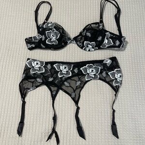 Elegant Wilford Body Culture Black and White Floral Bra & Garter Lingerie Set XS
